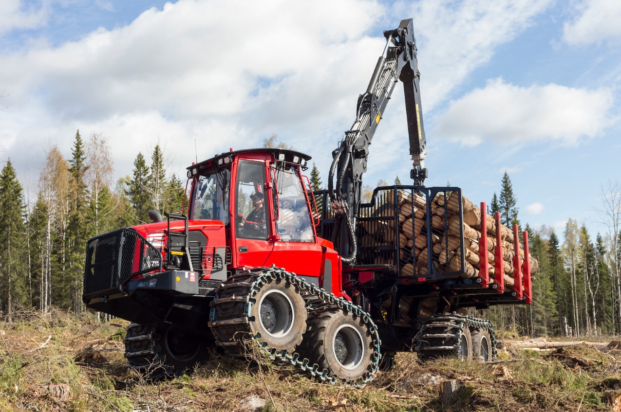 ФорвардерKomatsu 875Последнее поколение самого манёвренного, эффективного и популярного форвардера.&...