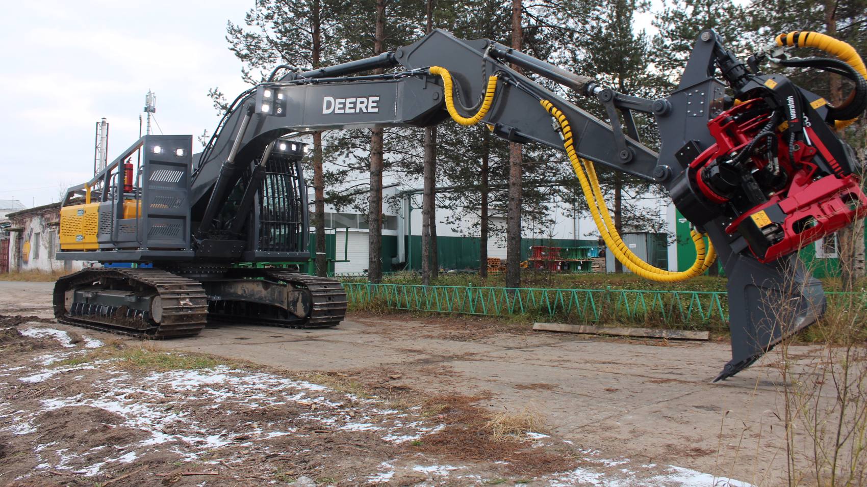 Харвестер John Deere E260LCНадёжность экскаватора и беспрецедентно высокая производительность харвес...