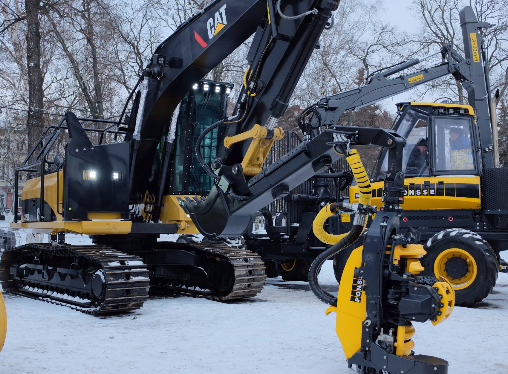 2017 Харвестер Caterpillar 320D FM